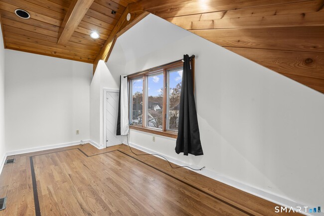 Building Photo - 33 Douglas Ave