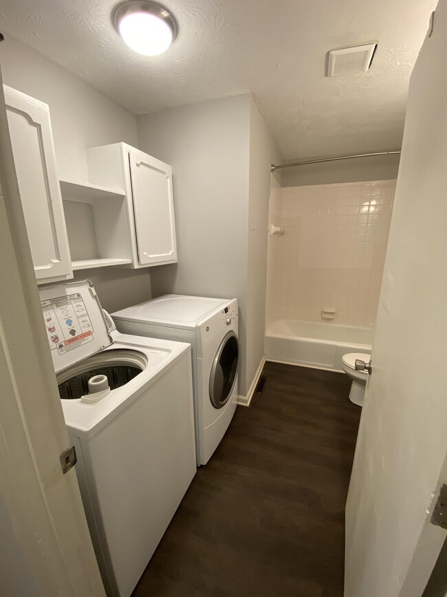 Building Photo - 4041 Foxe Basin Rd