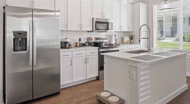 Building Photo - 2600 N Lake Forest Dr