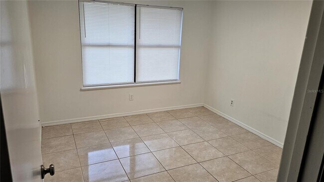 Building Photo - 372 E Beach St