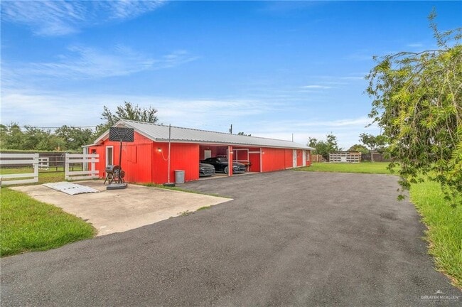 Building Photo - 20 N Shary Rd
