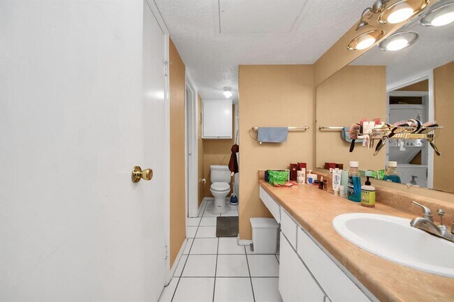 Building Photo - 2750 Holly Hall St