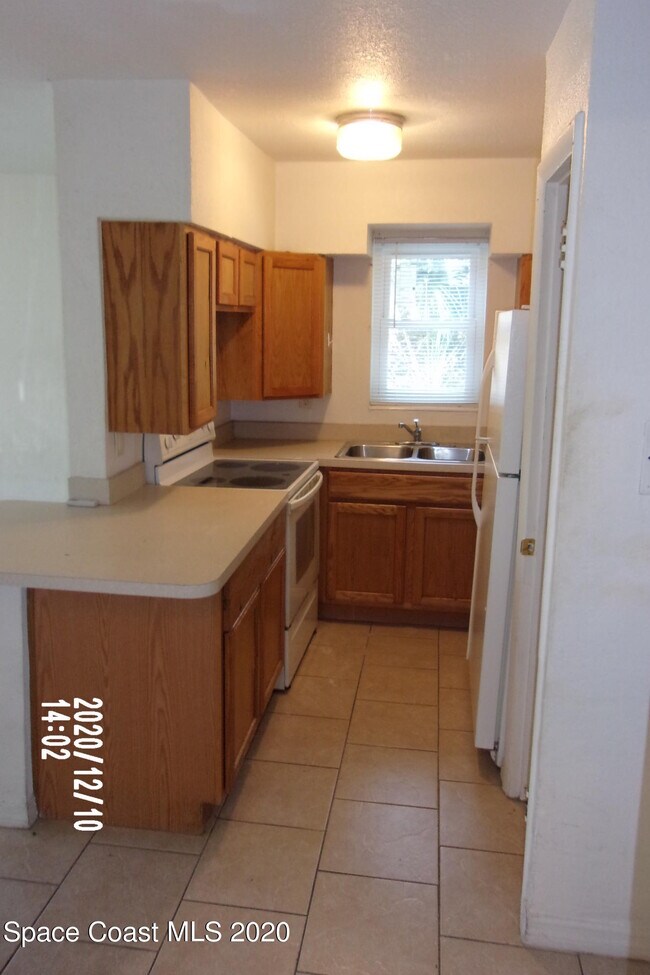 Building Photo - 220 Columbia Dr