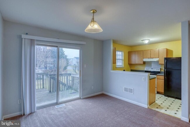 Building Photo - 407 Champs Ln