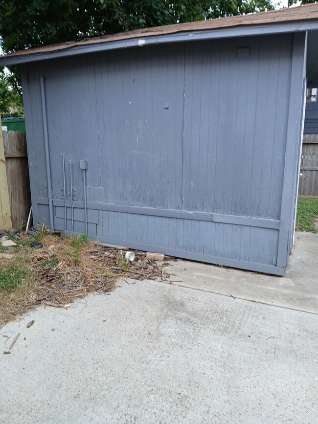 Building Photo - 5617 Eskridge St