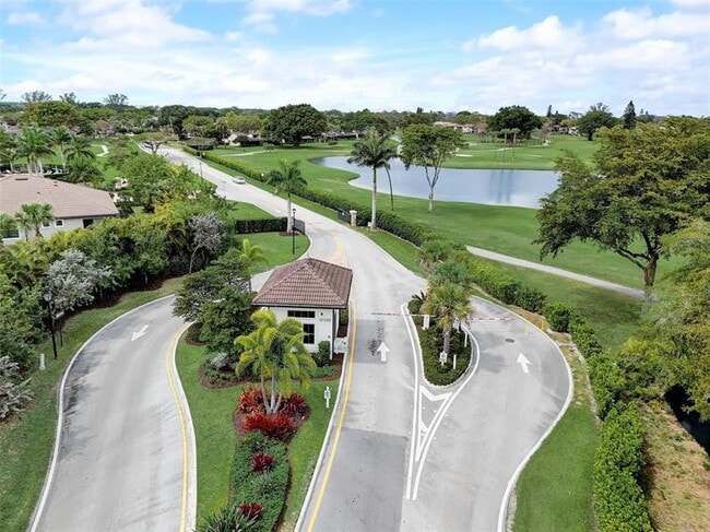 Building Photo - 9278 Vista Del Lago