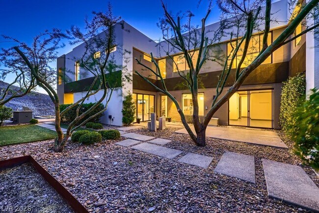 Building Photo - 917 Vegas View Dr