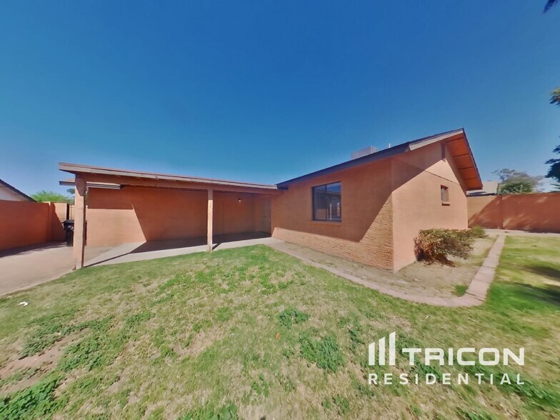 Building Photo - 6309 E Ivyglen St