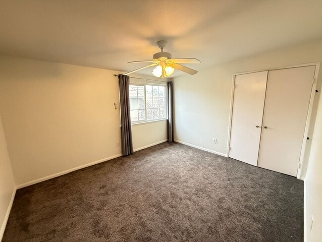 Building Photo - Beautiful 4-Bedroom Home in the Heart of Valencia!