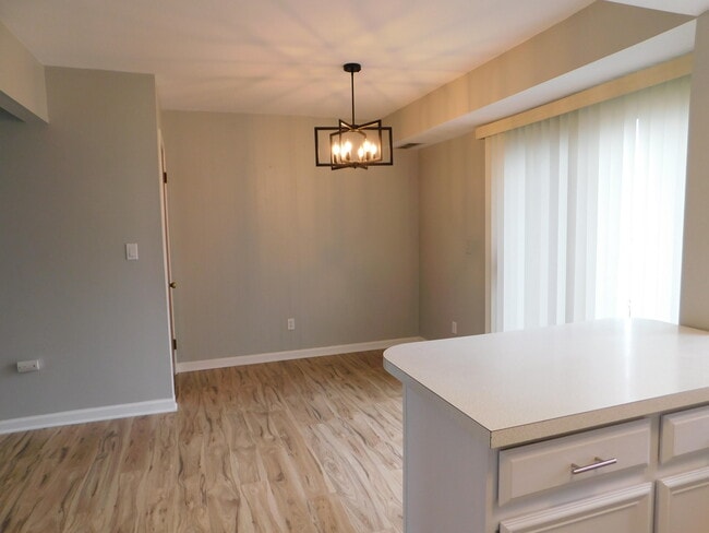 Building Photo - 3385 Burbank Dr