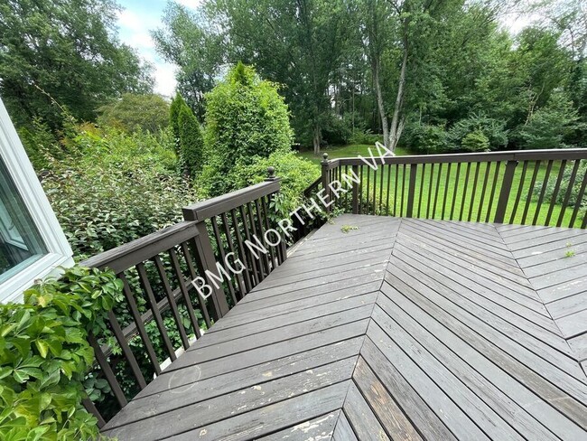 Building Photo - 1846 Clovermeadow Dr