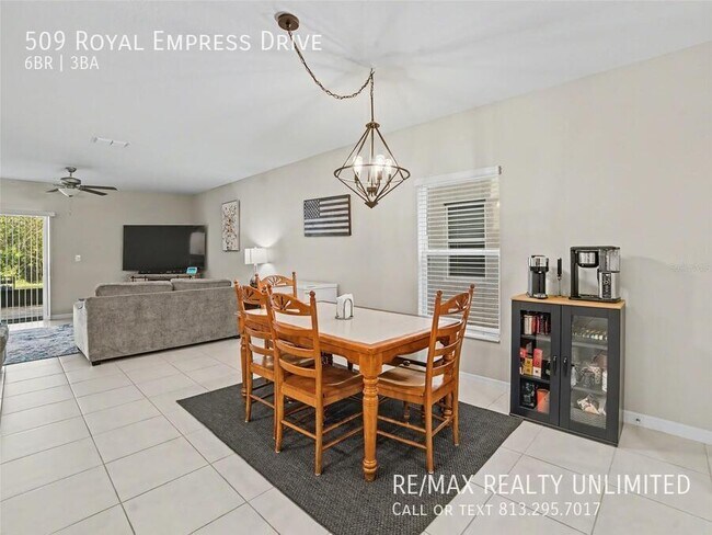 Building Photo - 509 Royal Empress Dr