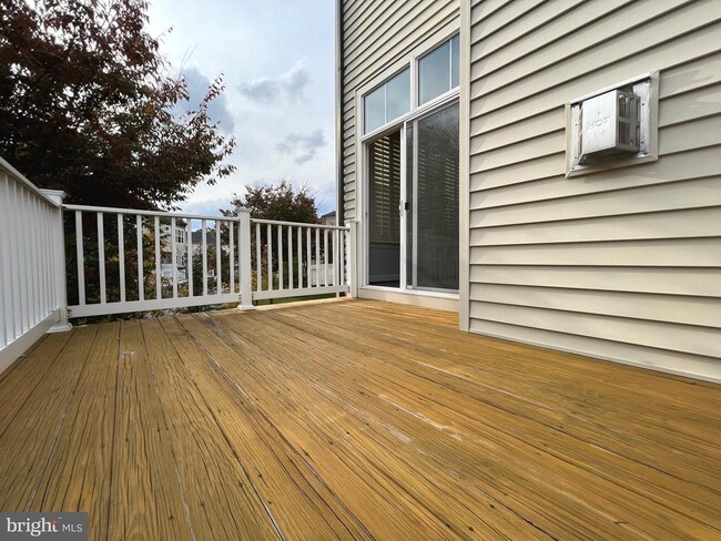 Building Photo - 9805 Garden Ranges
