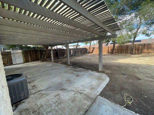 Building Photo - Adelanto Home- 3 Bedrooms, 2 Bathrooms, La...