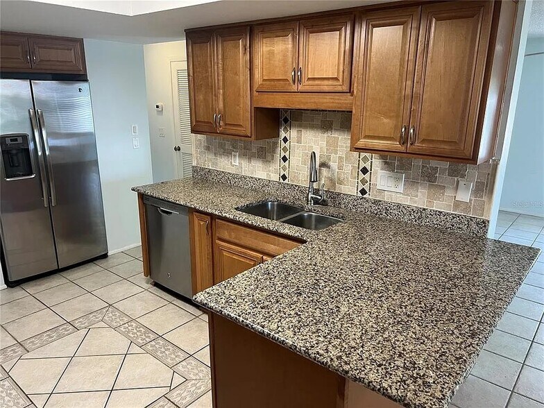 Building Photo - 647 Fairmont Ave