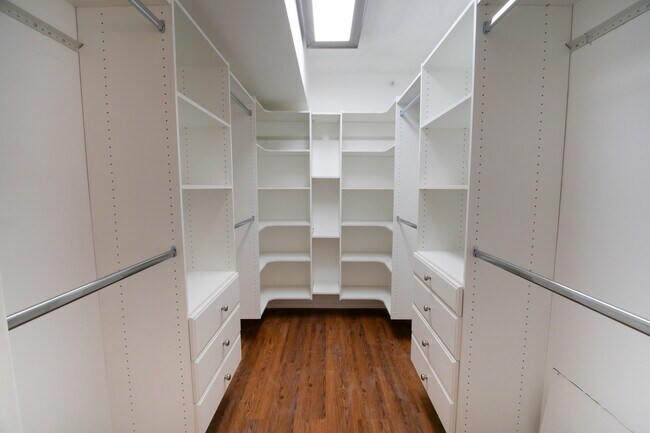 Building Photo - 7400 Lincoln Ave