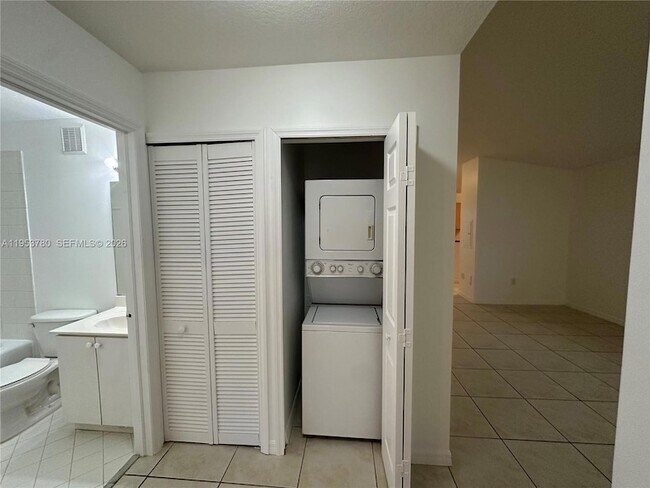 Building Photo - 1261 SE 27th St