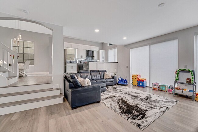 Building Photo - Spacious 4-Bedroom with 3 Full Baths in Royal Palm Beach!