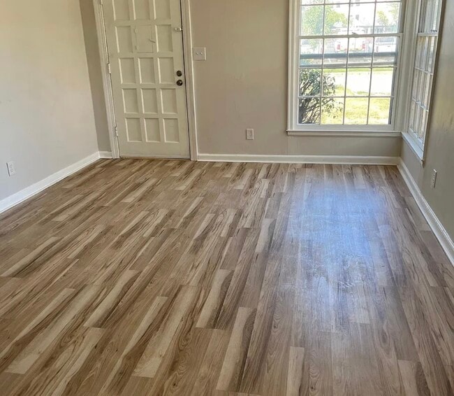 Building Photo - 2403 E Bayley St