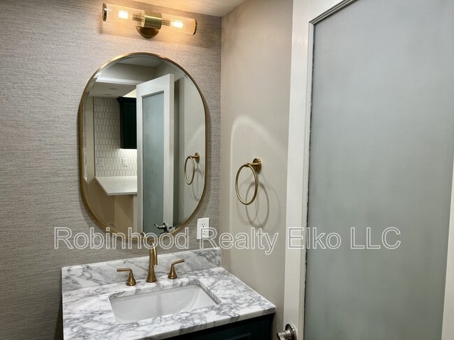 Building Photo - 753 Oak St