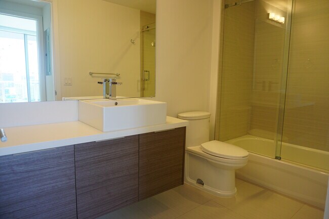 Building Photo - 1010 SW 2nd Ave