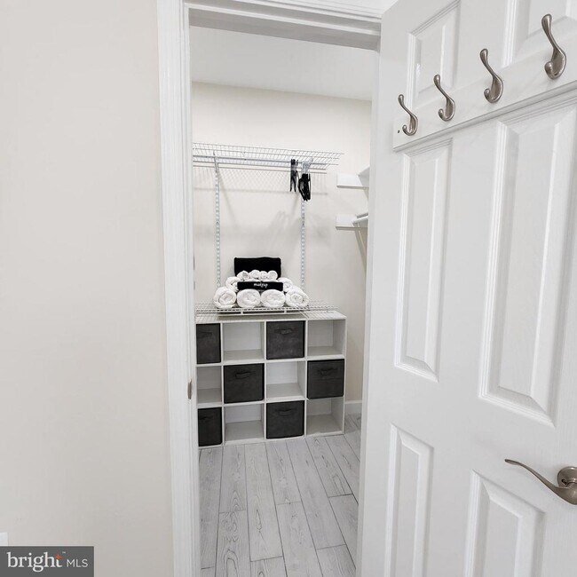 Building Photo - 255 S Pickett St