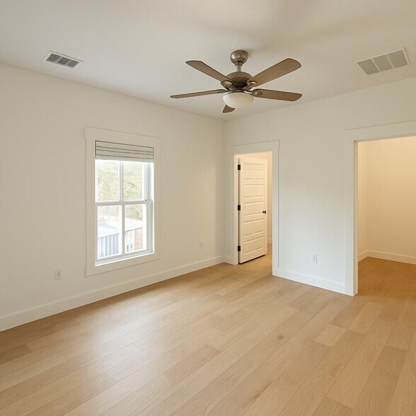 Building Photo - 530 E Park Ave