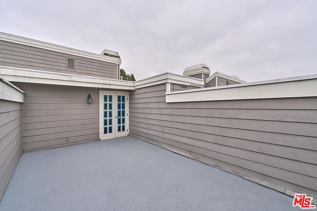 Building Photo - 13078 Mindanao Wy