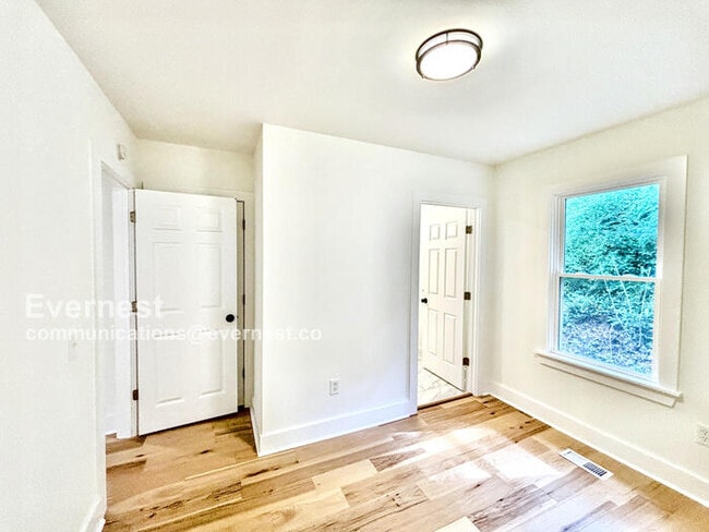 Building Photo - 4422 Edelweiss St