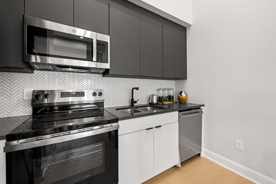 Building Photo - 600 N Howard St