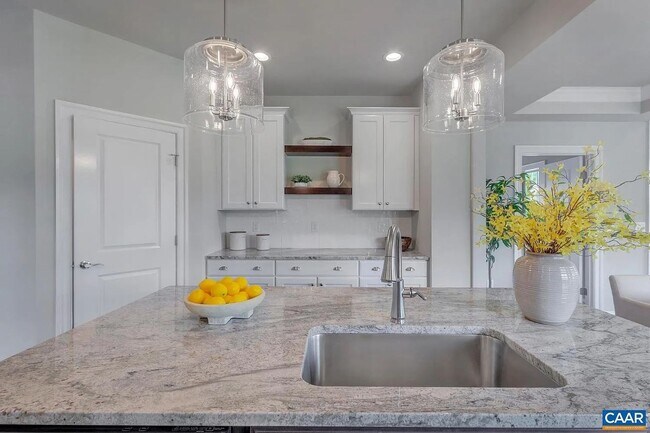 Building Photo - Upscale living in this beautiful model home in Old Trail - 4BR, 3.5 Ba