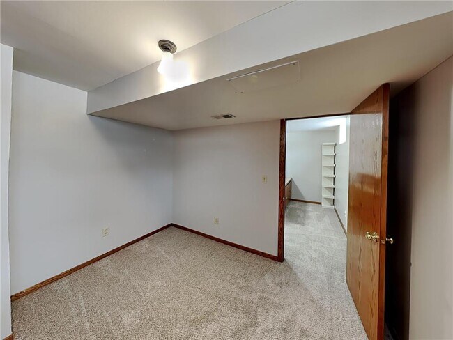 Building Photo - 11893 Dunhill Rd