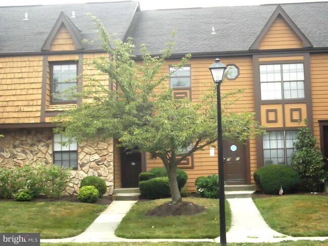 Building Photo - 19 Barclay Ct