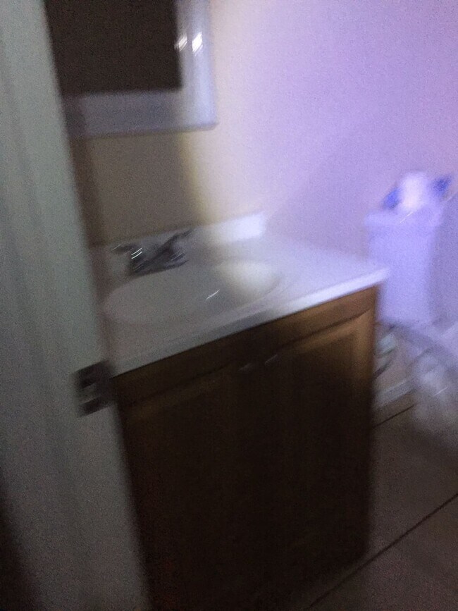 Building Photo - 909 E Jefferson St