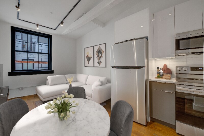 Building Photo - 1851 N Howard St