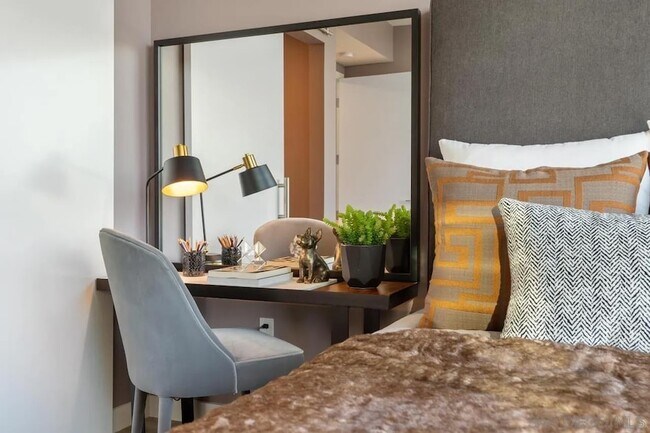 Building Photo - 525 Olive St