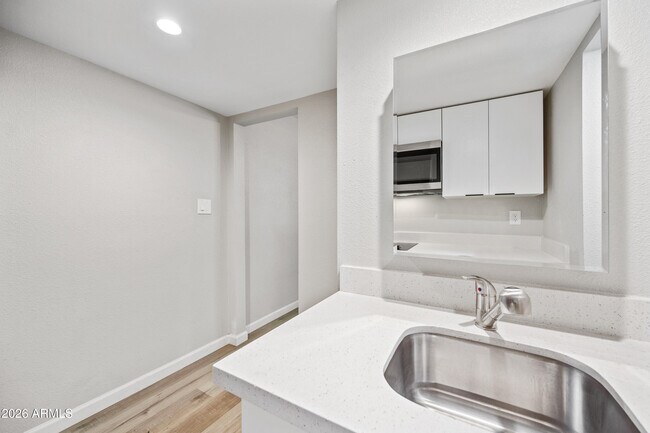 Building Photo - 3025 N 32nd St