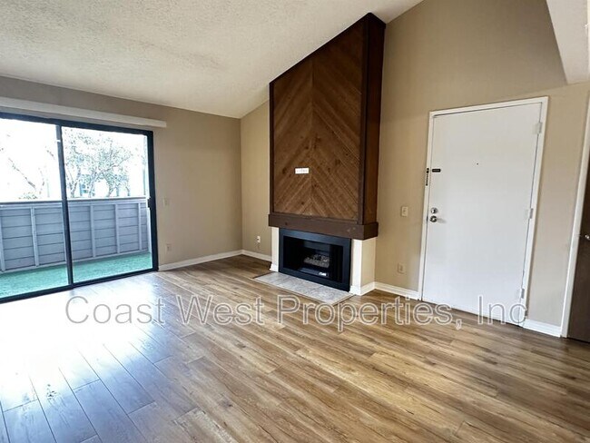 Building Photo - 9249 Village Glen Dr