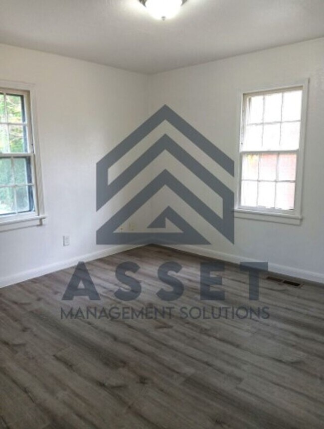 Building Photo - 413 E Northrup Dr