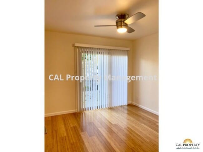 Building Photo - Stunning 2 Bed/2 Bath Condo Located in Mon...
