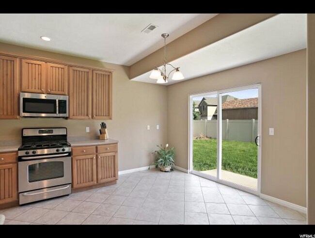 Building Photo - Beautiful 4 Bedroom 3 Bathroom Home in Lehi!