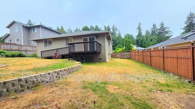 Building Photo - 1331 NE Gilmax Ln