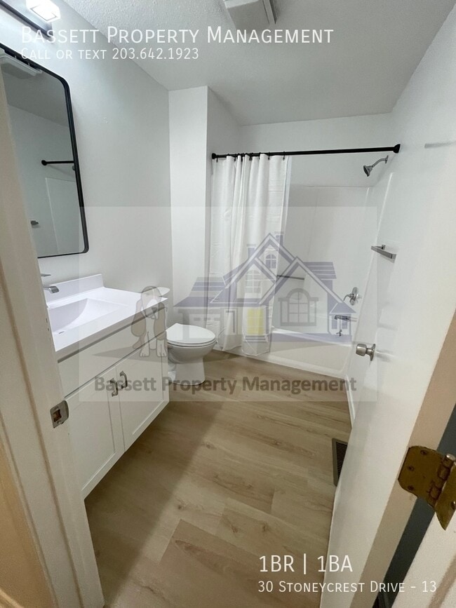 Building Photo - 30 Stoneycrest Dr