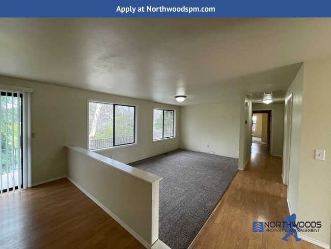 Building Photo - Beautiful Butte Creek View-3 Bedroom 2 Bat...
