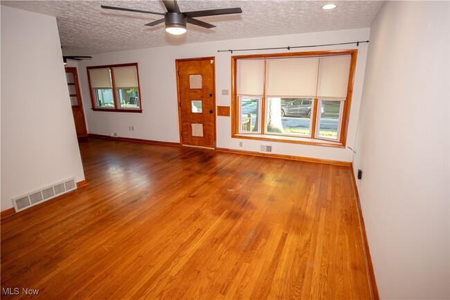 Building Photo - 14014 Emery Ave