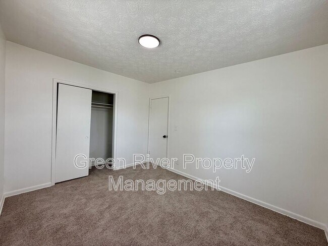 Building Photo - 1161 W 5th St