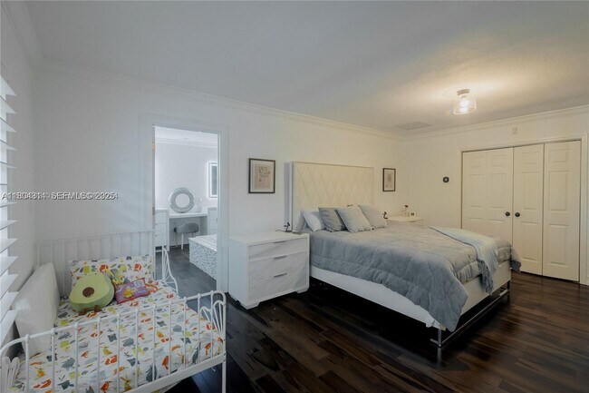 Building Photo - 8500 SW 70th St