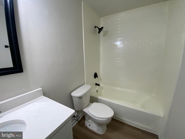 Building Photo - 9 Farrell Ln