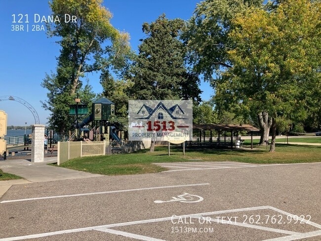 Building Photo - 121 Dana Dr
