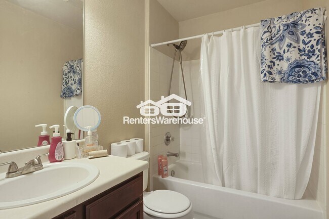 Building Photo - 5603 S Yakima Way